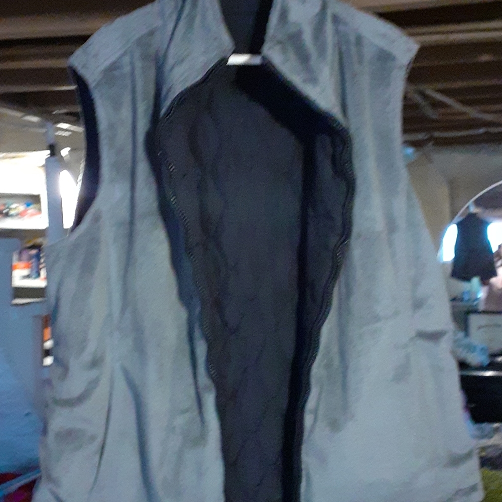 Reversible vest